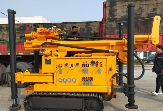 90KW หลุมเจาะ Drill ริก Machines ประเภทตีนตะขาบไฮดรอลิกอย่างเต็มที่
