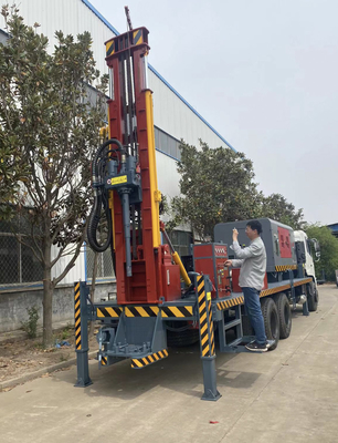 ติดตั้งรถบรรทุก HOWO 6x4 Water Well Drilling Rig Machine เครื่องอัดอากาศ