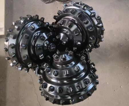 17 1/2 '' การเจาะบ่อน้ำ Tricone Rock Bit Three Cone Bit สำหรับการเจาะ