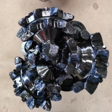 Iadc217 ฟันเหล็ก Tricone Rock Bit สำหรับหินปูนอ่อนคาร์ไบด์การขุดแร่