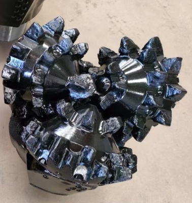 ฟันเหล็ก Deep Well Tricone Bit Drilling Iadc217 สำหรับหินดินดานแข็ง