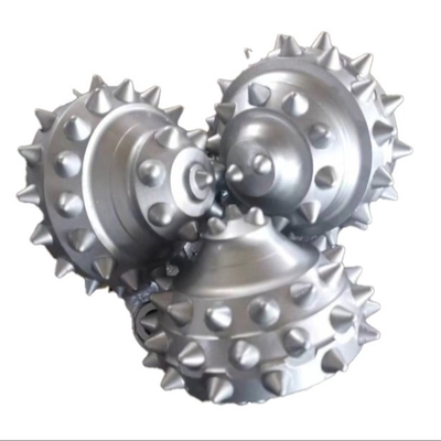 200 มิลลิเมตร Tricone Rock Bit น้ํามันก๊าซน้ําเหมืองแร่ภูมิอากาศ IADC 545 สมาธิ API
