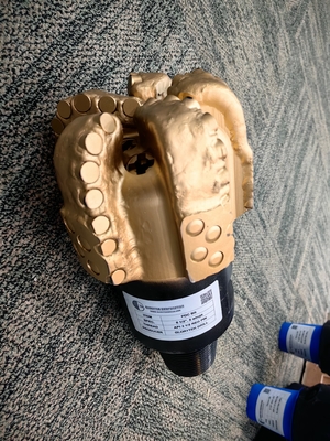 6 1/2 '5 ปีก Hardfacing บีทเจาะ Nozzle เปลี่ยนแปลงสําหรับเจาะน้ํามัน