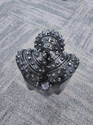 6 1/2 'IADC837 คุณภาพสูง ความสามารถเจาะสูง Tricone Bit สําหรับการสํารวจน้ํามัน