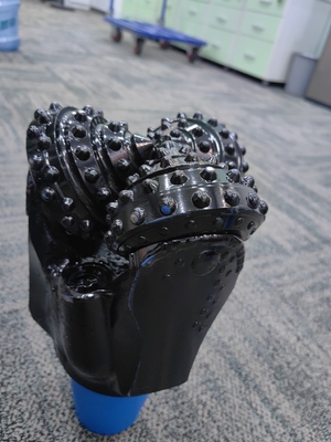 6 1/2 'IADC837 คุณภาพสูง ความสามารถเจาะสูง Tricone Bit สําหรับการสํารวจน้ํามัน