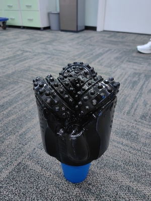 6 1/2 'IADC837 คุณภาพสูง ความสามารถเจาะสูง Tricone Bit สําหรับการสํารวจน้ํามัน