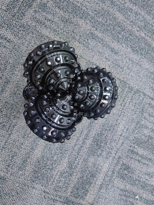 6 1/2 'IADC837 คุณภาพสูง ความสามารถเจาะสูง Tricone Bit สําหรับการสํารวจน้ํามัน